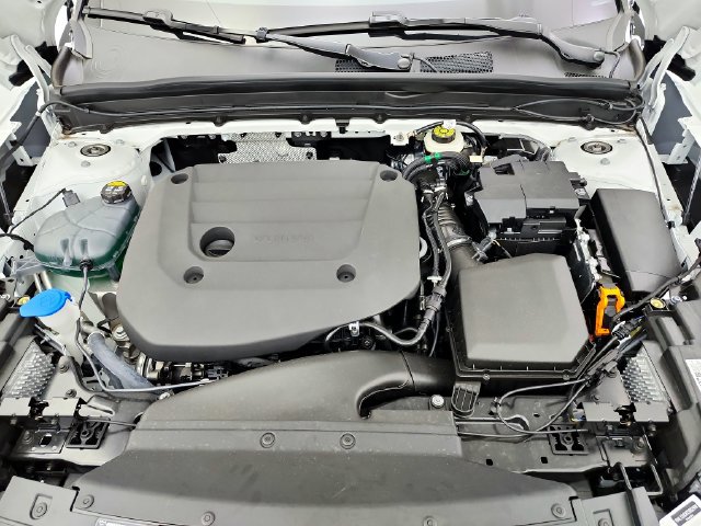 New 2026 Volvo XC40 B5 Plus w/ Protection Package Premier AWD/4WD image 33