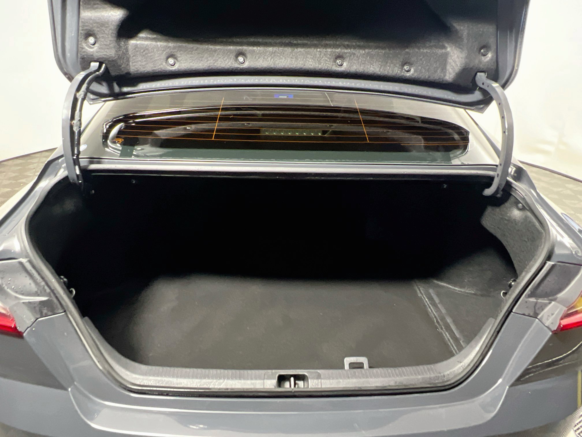 Used 2025 Toyota Camry SE FWD image 33