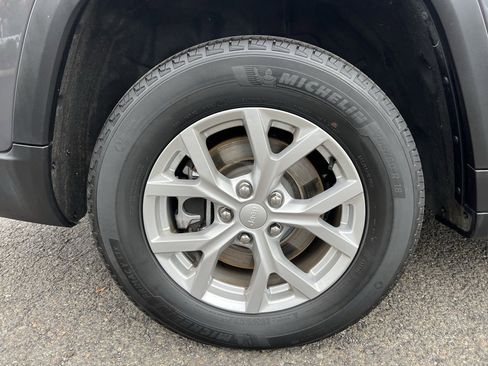 Used 2023 Jeep Grand Cherokee L Limited w/ Luxury Tech Group II image 12