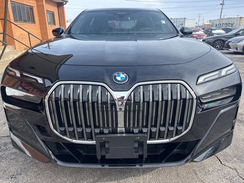 Used 2024 BMW 750e xDrive 750e xDrive Plug-In Hybrid w/ Premium Package image 3