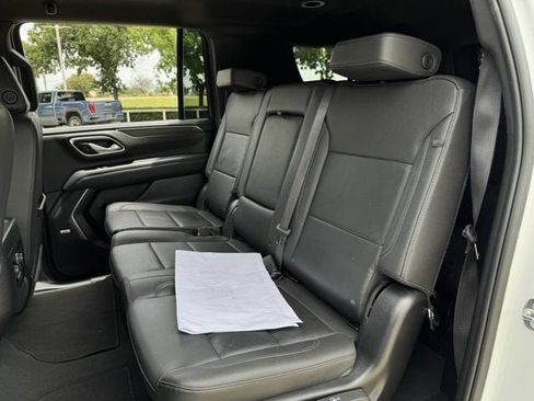 Used 2024 Chevrolet Suburban LT RWD image 30