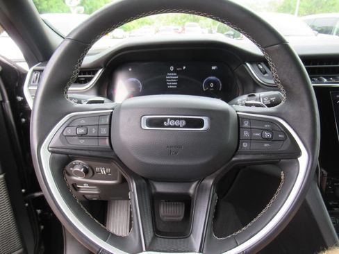 Certified 2025 Jeep Grand Cherokee L Laredo w/ Luxury Tech Group I RWD image 22