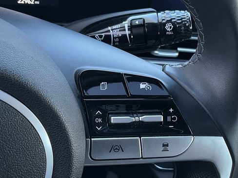 Used 2025 Hyundai Elantra Limited image 25