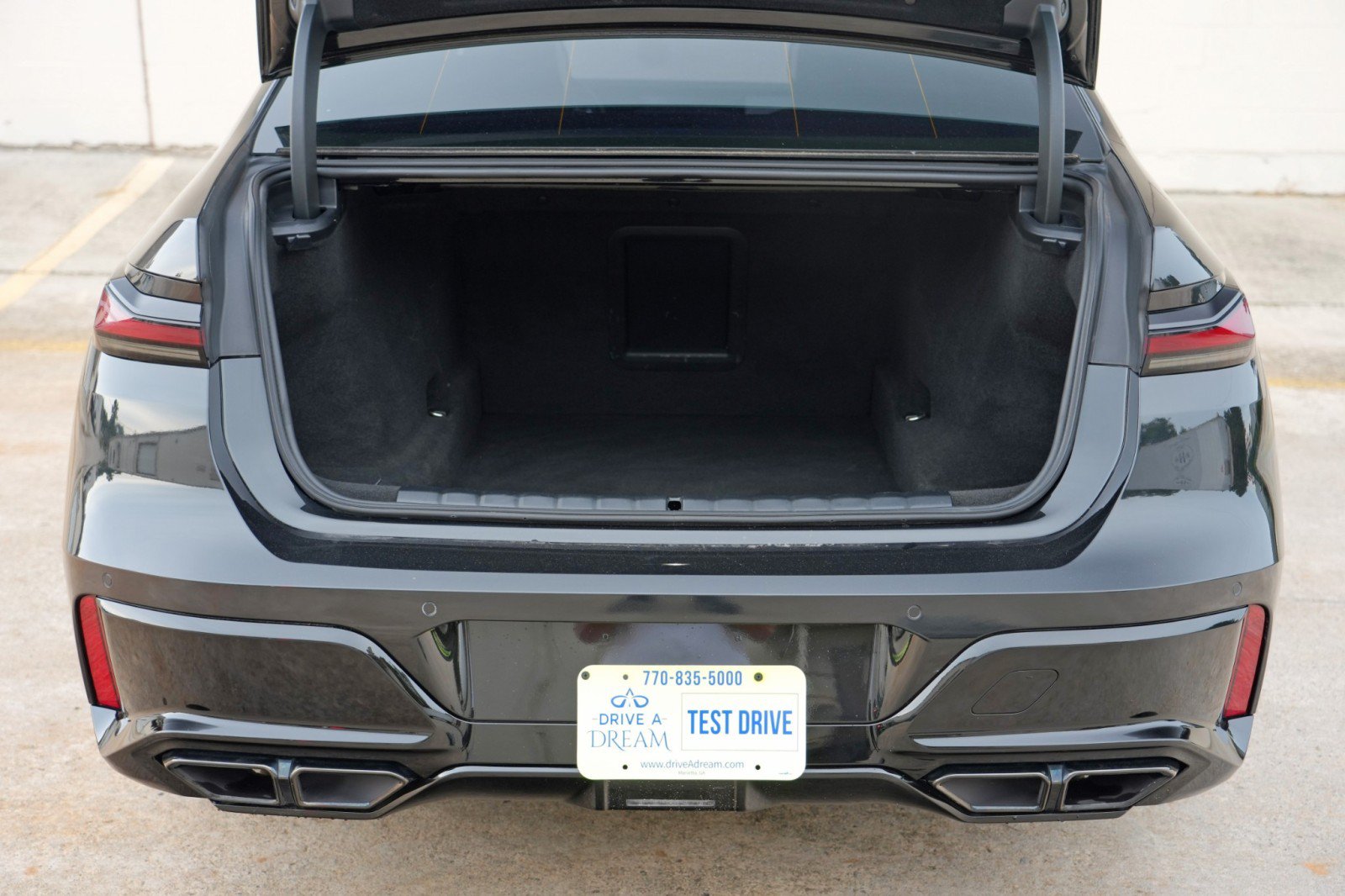 Used 2023 BMW 760i xDrive AWD/4WD image 10