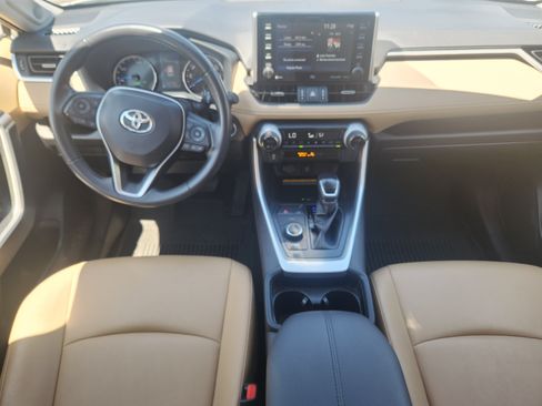 Used 2021 Toyota RAV4 XLE Premium AWD/4WD image 9