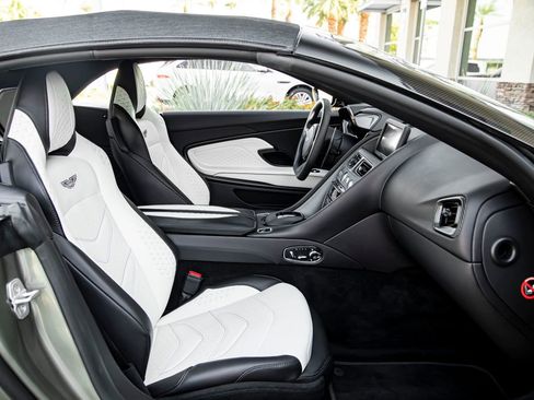 Used 2023 Aston Martin DBS Volante image 24