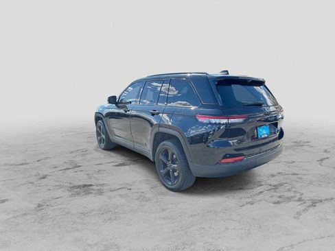 Used 2024 Jeep Grand Cherokee Limited w/ Luxury Tech Group II image 6