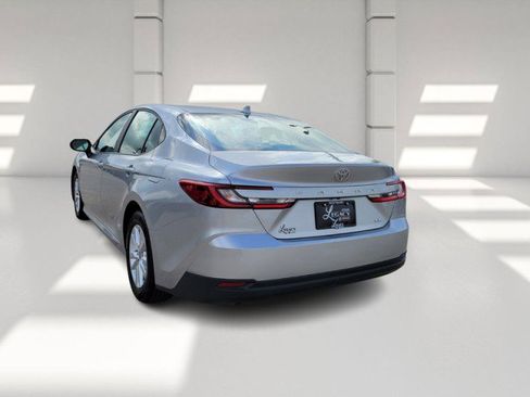Used 2025 Toyota Camry LE image 5
