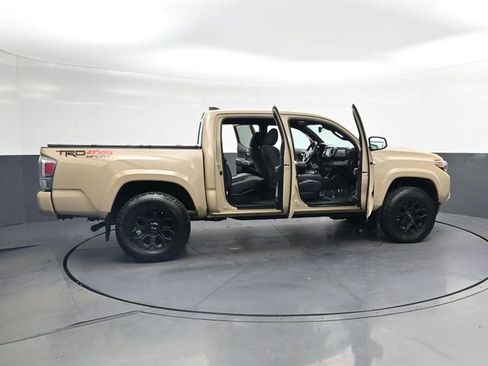 Used 2020 Toyota Tacoma TRD Sport AWD/4WD image 38