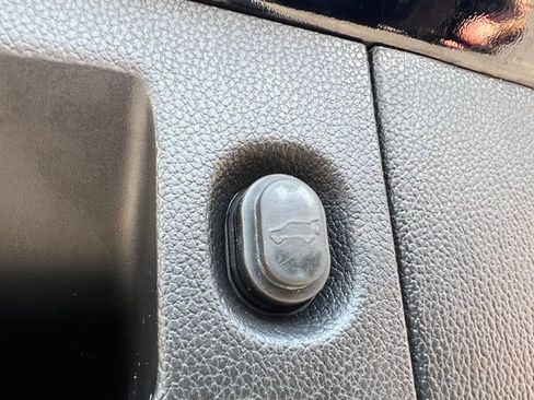 Used 2019 Cadillac Escalade ESV image 37