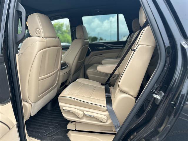 Used 2022 Cadillac Escalade Premium Luxury AWD/4WD image 14