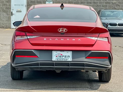 Used 2024 Hyundai Elantra SE FWD image 4
