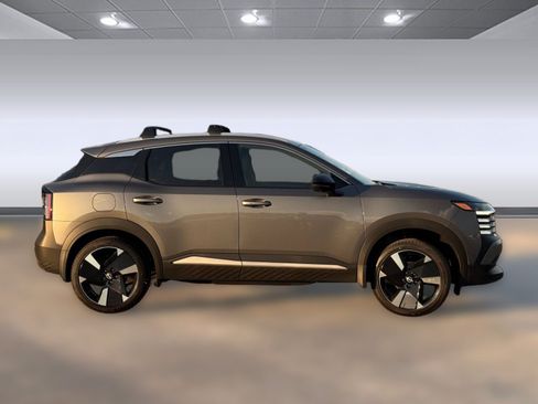 Used 2026 Nissan Kicks SR w/ Cold Weather Package AWD/4WD image 11