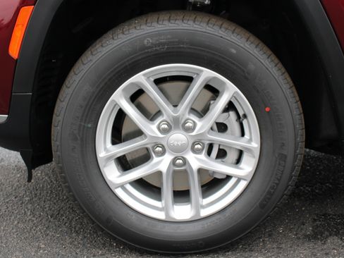 New 2025 Jeep Grand Cherokee L Laredo image 40