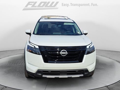 Used 2025 Nissan Pathfinder Platinum w/ Black Appearance Package FWD image 3