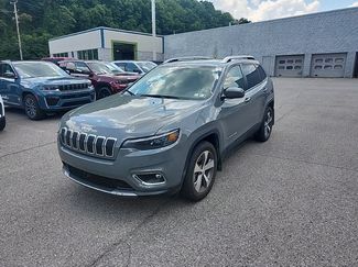 Used 2021 Jeep Cherokee Limited w/ Trailer Tow Group AWD/4WD video 3