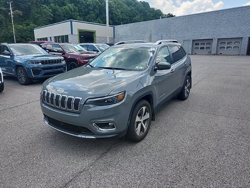 Used 2021 Jeep Cherokee Limited w/ Trailer Tow Group AWD/4WD image 3