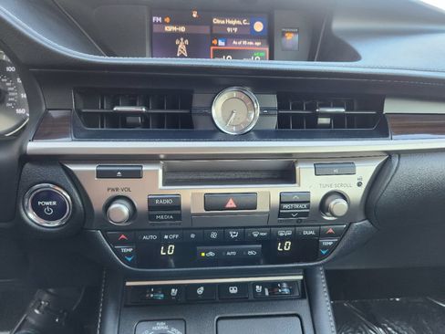 Used 2018 Lexus ES 300h w/ Luxury Package FWD image 15