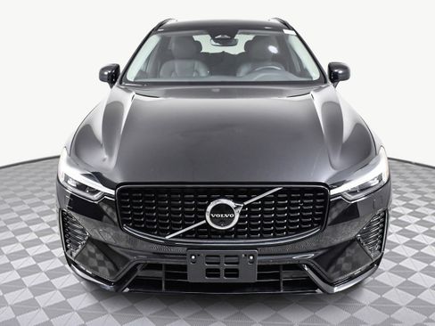 Used 2024 Volvo XC60 B5 Plus image 2