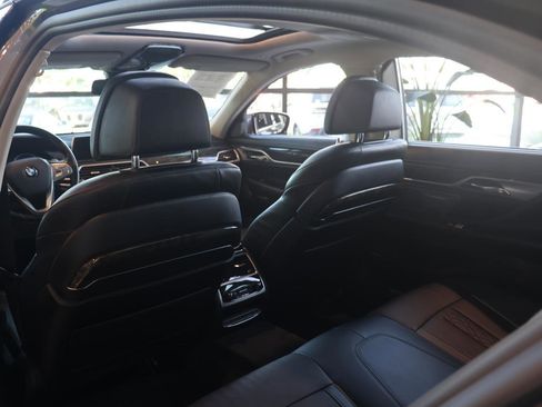 Used 2018 BMW 740i image 24