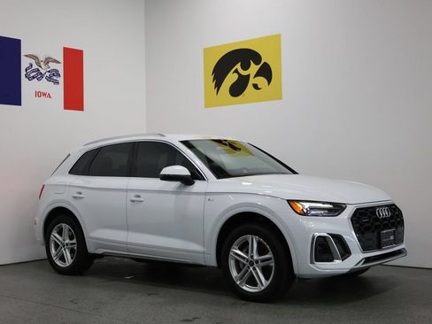 Certified 2024 Audi Q5 e Premium w/ Convenience Package AWD/4WD image 1
