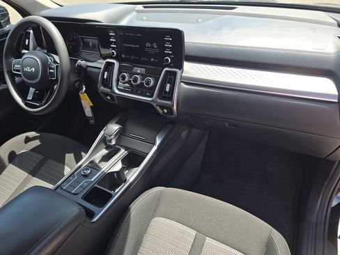 Certified 2023 Kia Sorento LX FWD image 10