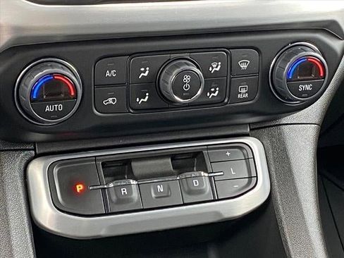 Certified 2022 GMC Acadia SLT w/ Technology Package image 11