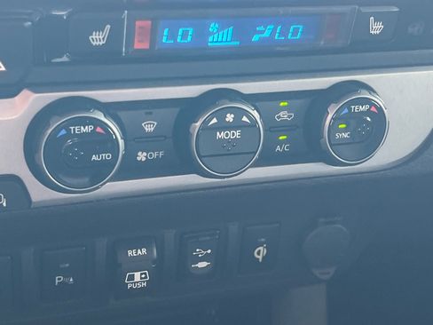 Used 2018 Toyota Tacoma Limited image 16