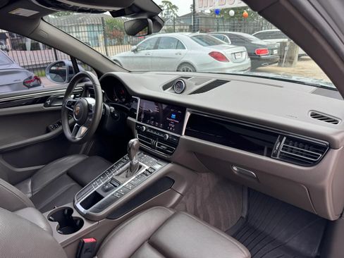 Used 2019 Porsche Macan AWD/4WD image 22