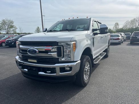 Used 2017 Ford F250 XLT w/ XLT Premium Package AWD/4WD image 2