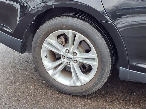 Used 2017 Ford Taurus SE image 21