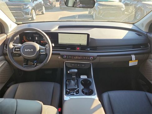 New 2026 Kia Carnival EX image 18