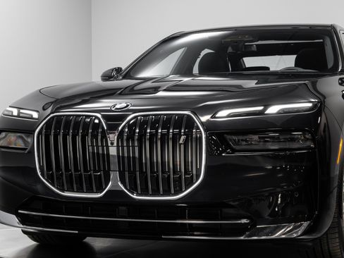 Used 2023 BMW i7 xDrive60 image 77