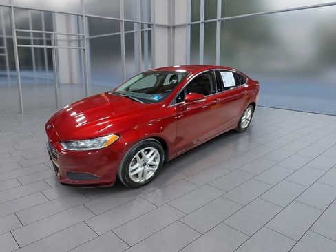 Used 2016 Ford Fusion SE image 4