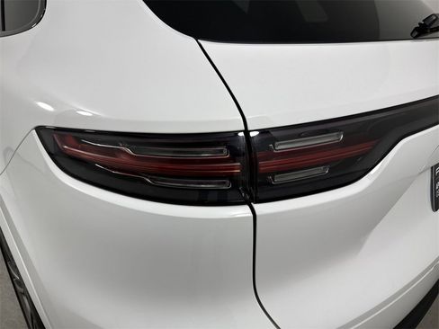 Certified 2023 Porsche Cayenne Platinum Edition image 18