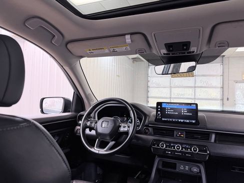 Used 2025 Honda Pilot Touring image 32