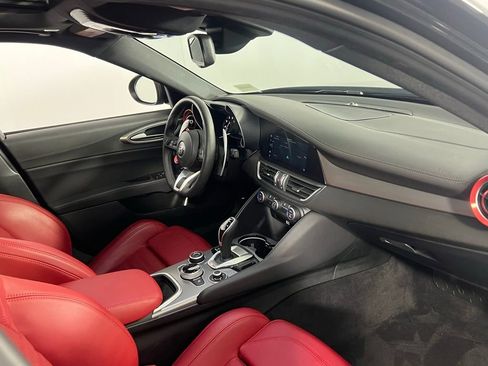 Used 2023 Alfa Romeo Giulia Veloce image 30
