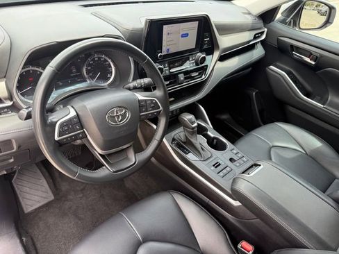 Used 2023 Toyota Highlander XLE image 10
