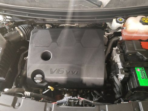 Used 2020 Chevrolet Traverse LT FWD image 30