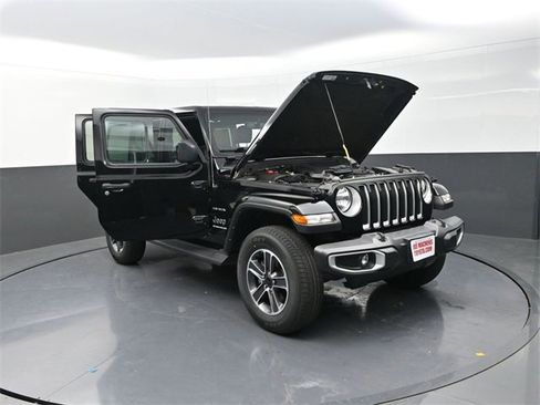 Used 2023 Jeep Wrangler Unlimited Sahara w/ Cold Weather Group image 35