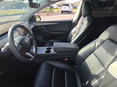 Used 2023 Tesla Model Y Long Range image 18