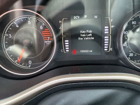 Used 2016 Jeep Cherokee Latitude w/ Comfort/Convenience Group FWD image 24