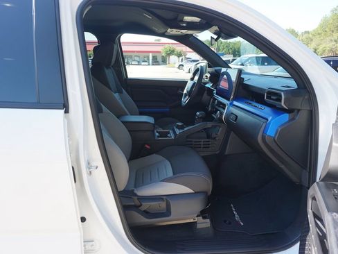 Used 2025 Toyota Tacoma TRD Sport AWD/4WD image 16