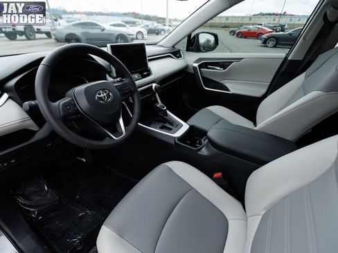 Used 2024 Toyota RAV4 XLE Premium image 27
