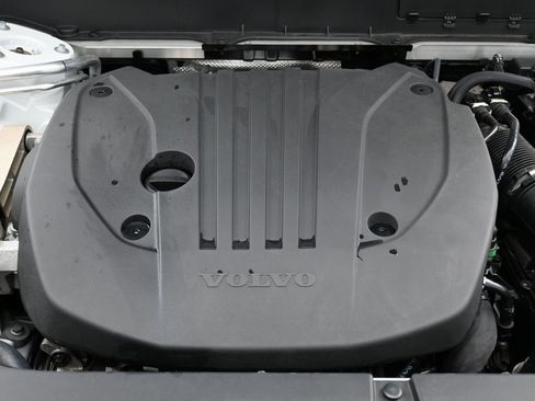 Used 2024 Volvo XC90 B5 Plus image 43