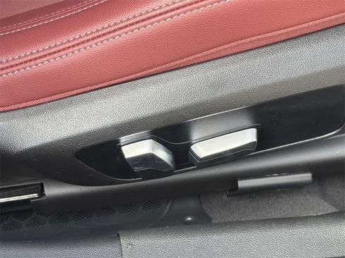 Used 2023 BMW 330e image 42