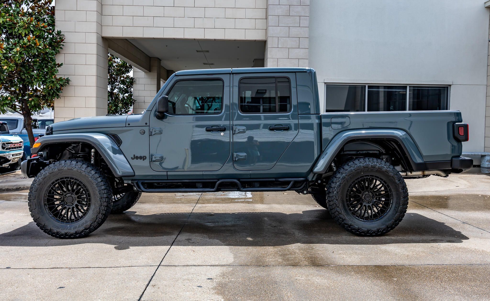 Used 2025 Jeep Gladiator Sport AWD/4WD image 6