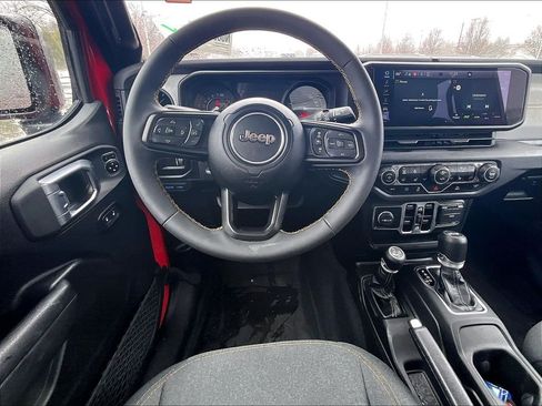 Used 2024 Jeep Wrangler Unlimited w/ Convenience Group AWD/4WD image 17