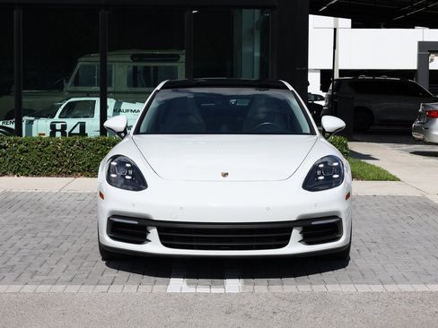 Used 2018 Porsche Panamera w/ Premium Package image 3