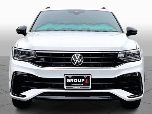 Used 2022 Volkswagen Tiguan SE R-Line image 4